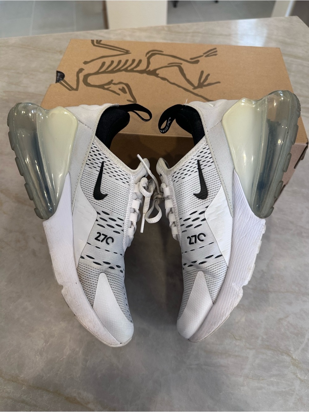 Nike White and Black Women 270 Knit Sneakers 7.5
